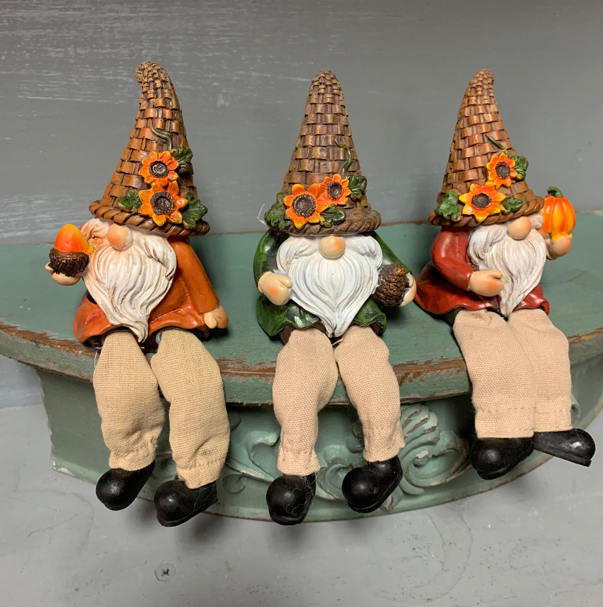 Gnome Shelf Sitter