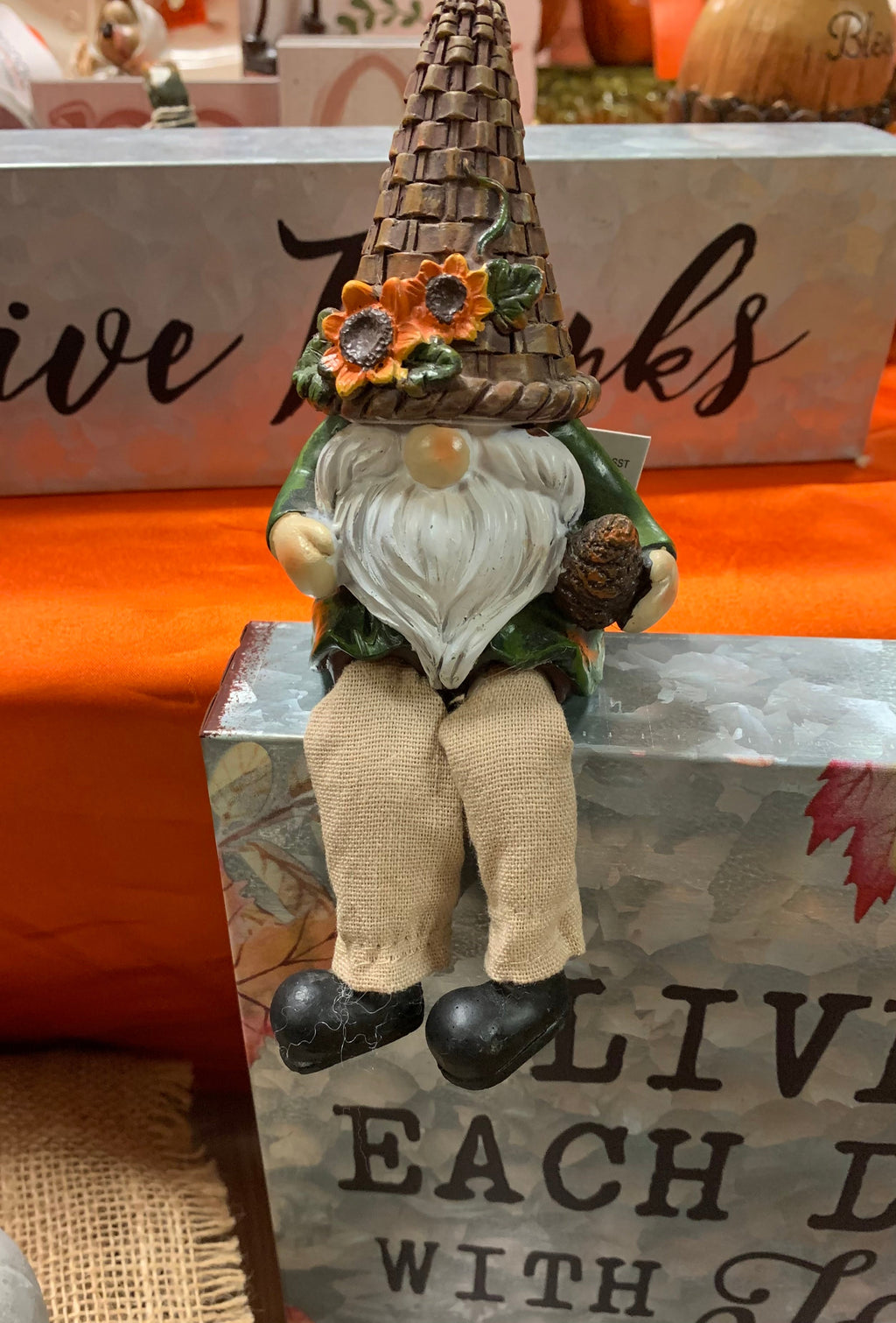 Gnome Shelf Sitter